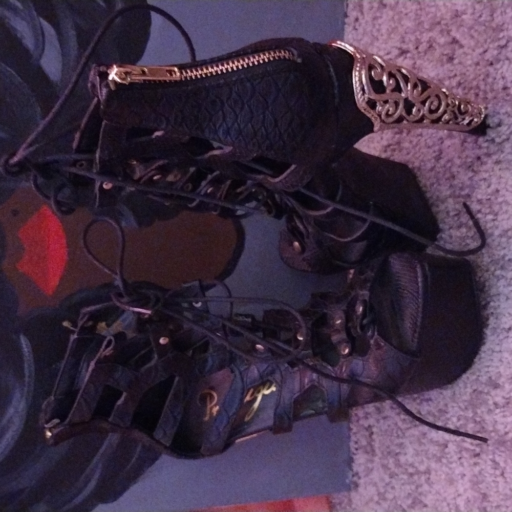 Black high heel shoe size 7